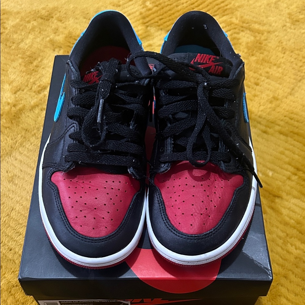 Air Jordan 1’s retro low OG Women’s Sneakers Black Red powdered blue Pre-loved - Picture 4 of 7